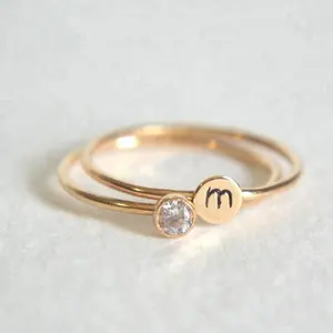 Nhẫn cưới giản dị đặt 18K vàng với kim cương sterling bạc vòng tùy chỉnh khắc đĩa Ladies Jewelry Ring Set