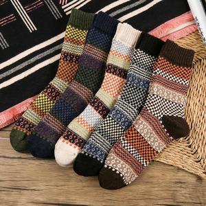 <span class=keywords><strong>Chaussettes</strong></span> de randonnée athlétiques cadeaux <span class=keywords><strong>pour</strong></span> adultes <span class=keywords><strong>chaussettes</strong></span> de cheville confortables en tricot épais <span class=keywords><strong>chaussettes</strong></span> d'hiver en <span class=keywords><strong>laine</strong></span> chaude <span class=keywords><strong>pour</strong></span> hommes - Product Image 4