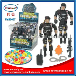 2017 hot selling candy toys products super police man toy soldier with candy toy as a gift for children