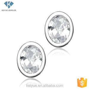 Brillante en color blanco anillo pendientes de tipo agradable para el uso diario - Product Image 1