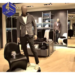 High end menswear winkel interieur kleding muur vitrinekast meubelen mannen pak kleding display