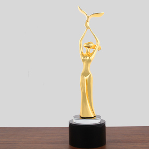 La nueva Oscar estatuilla modelo creativo belleza metal trofeos de cristal - Product Image 1