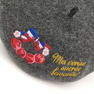 Boina bordada con logotipo personalizado para mujer, Boina de fieltro francesa con muestra gratis, novedad de 2025 - Product Image 3