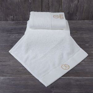 Serviette <span class=keywords><strong>de</strong></span> <span class=keywords><strong>toilette</strong></span> 100% <span class=keywords><strong>coton</strong></span> avec logo brodé - Product Image 3