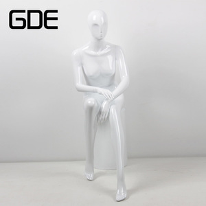 Maniquíes Femeninos de Cuerpo Completo con Acabado Brillante para Exhibición en Tiendas - Product Image 5