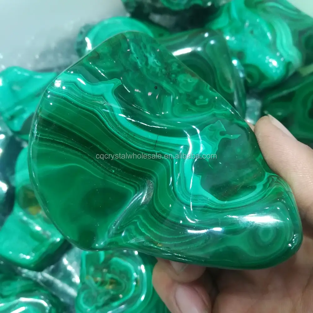Preço de fábrica Natural minério de malaquita verde polido pedras em bruto para venda