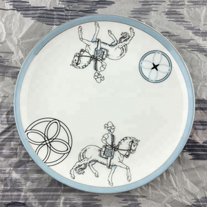 Assiettes <span class=keywords><strong>vintage</strong></span> en céramique de 8 pouces 10 pouces assiettes et plats bleus souvenirs en porcelaine avec ligne argentée avec logo personnalisé - Product Image 1