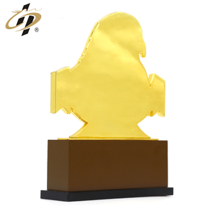 Bán Buôn Tùy Chỉnh Hợp Kim Kẽm 3D Vàng <span class=keywords><strong>Falcon</strong></span> Kim Loại Lưu Niệm Trophy Cho Qatar - Product Image 3