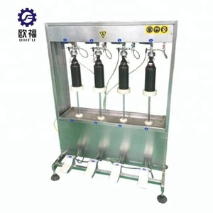 <span class=keywords><strong>Machine</strong></span> de remplissage automatique professionnelle à 4 têtes pour boîtes de conserve / <span class=keywords><strong>Machine</strong></span> de fabrication de liqueurs pour bouteilles en verre / Petite <span class=keywords><strong>machine</strong></span> de remplissage de soda et de bière - Product Image 2