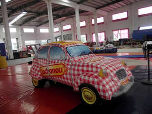 Rood-witte vierkante opblaasbare coole lachende raceauto's opblaasbaar model voor reclame, amusement en promotie - Product Image 6