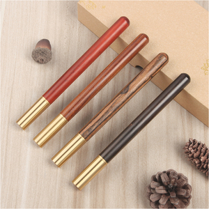 Ensemble de stylos à bille en bois personnalisables avec logo gravé au laser, stylos promotionnels pour cadeaux d'affaires, encre bleue/noire effaçable 0,7 mm - Product Image 5