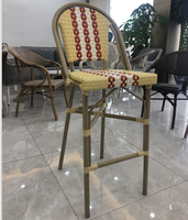 Tabouret de comptoir en rotin style bistrot français
