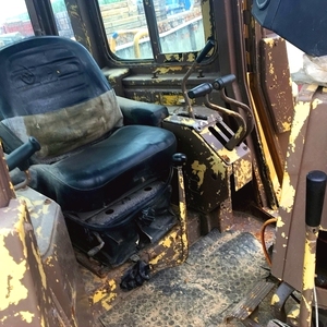 Caterpillar D6H Crawler Bulldozer Condition d'occasion avec un prix bas axé sur la boîte de vitesses des composants de base - Product Image 4