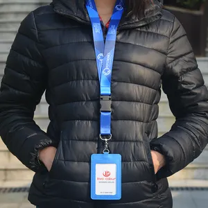 경제 사용자 정의 Lanyards ID 카드 배지 홀더 목 스트랩 인쇄 로고 폴리 에스터 승화 끈