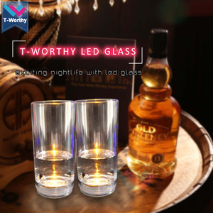 <span class=keywords><strong>Verre</strong></span> <span class=keywords><strong>à</strong></span> shot/gobelet LED T-Worthy réutilisable et léger de 50 ml avec capteur de liquide et logo personnalisé, activé par l'eau, en <span class=keywords><strong>plastique</strong></span> - Product Image 5