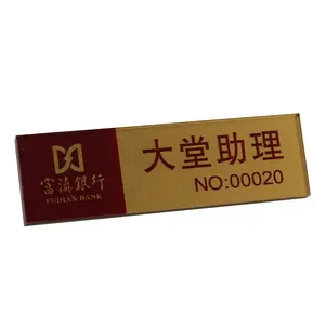 Nhà máy bán buôn tùy chỉnh tái sử dụng tên logo acrylic nhựa pin huy hiệu từ