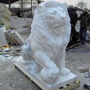 Scultura di <span class=keywords><strong>leone</strong></span> seduto in marmo nero lucidato e personalizzato per il cancello esterno di una villa - Product Image 4