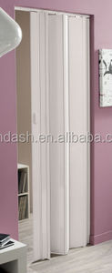 <span class=keywords><strong>Puerta</strong></span> plegable <span class=keywords><strong>de</strong></span> <span class=keywords><strong>PVC</strong></span> <span class=keywords><strong>de</strong></span> estilo moderno <span class=keywords><strong>Puerta</strong></span> interna bloqueable esmaltada con brillo blanco para dormitorio y cocina Precio Aplicación <span class=keywords><strong>exterior</strong></span> - Product Image 4
