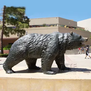 สวนกลางแจ้งหล่อขนาดใหญ่ขนาด Bronze ประติมากรรมหมีภูมิทัศน์