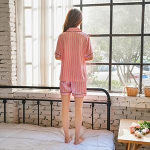 Pyjamas en soie sexy pour femmes, vêtements de nuit tendance, vêtements chauds pour la maison, pyjamas à carreaux de Noël, ensemble de pyjamas rayés personnalisés - Product Image 4