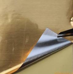 PET in Blatt oder Rolle wasser basiertes Klebe etiketten papier 50mic gebürsteter goldener wasserdichter Silikone ti ketten aufkleber a Grade Masking - Product Image 3