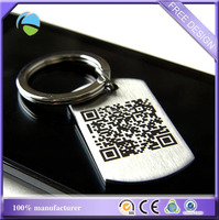 Individueller Metall-Schlüsselanhänger mit Gebürsteter Oberfläche und QR-Code zum Bedrucken
