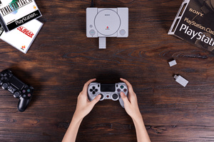 อะแดปเตอร์ไร้สาย 8Bitdo สีเทา ตัวรับสัญญาณเกมแพด USB สำหรับ PS1 <span class=keywords><strong>Classic</strong></span> Edition / Nintendo Switch / Win / <span class=keywords><strong>MacOS</strong></span> - Product Image 4
