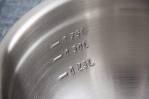 Set di <span class=keywords><strong>Ciotole</strong></span> per Servire in <span class=keywords><strong>Acciaio</strong></span> <span class=keywords><strong>Inox</strong></span> 304 <span class=keywords><strong>con</strong></span> <span class=keywords><strong>Coperchio</strong></span>, Finitura Opaca, Accessori da Cucina in Vendita - Product Image 4