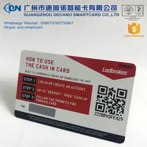 ユニークなQRコード付きのプラスチック製会員カード