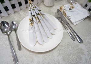 Santian Serviettes de table <span class=keywords><strong>en</strong></span> <span class=keywords><strong>papier</strong></span> jetables personnalisées à 3 plis imprimées de fleurs d'orchidées pour restaurants et bars pour cocktails - Product Image 4
