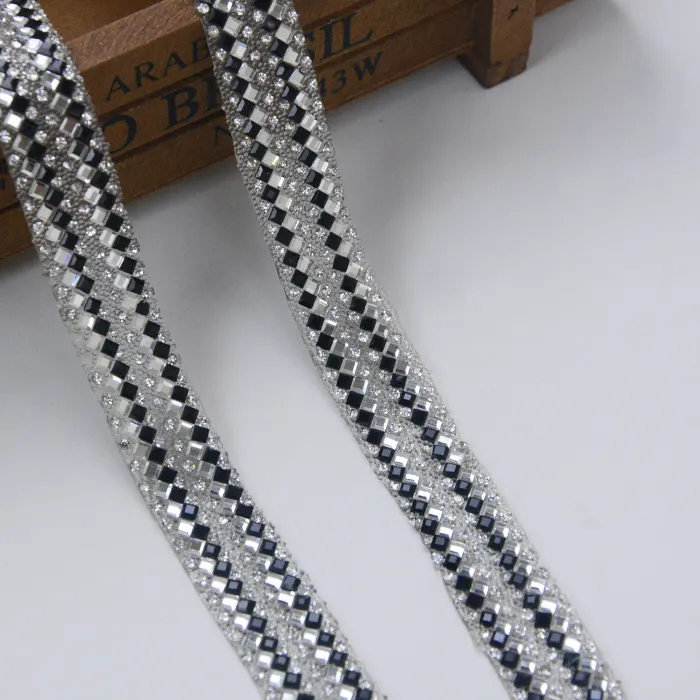 Auf kleine Perlen aufbügeln Wärme übertragungs schnitt für Kleidung