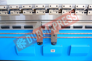 De stockage de programme de sécurité standard 100 tonnes presse plieuse outillage col de <span class=keywords><strong>cygne</strong></span> poinçons pour vente craigslist - Product Image 6