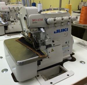 Máquina <span class=keywords><strong>de</strong></span> <span class=keywords><strong>Coser</strong></span> <span class=keywords><strong>Overlock</strong></span> Original Usada JUKI-MO-6714S <span class=keywords><strong>de</strong></span> 4 Hilos en Buenas Condiciones - Product Image 2