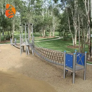 Equipo de juegos al aire libre para niños, los niños paran parte marcos de escalada