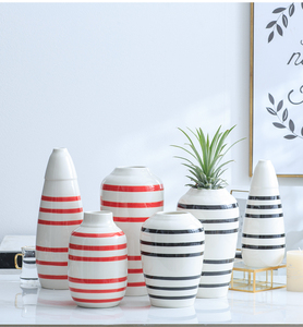 <strong>Personalised</strong> Bee Belly Design Modern Elegant Stripe Black and White Round Tabletop Ceramic <strong>Vase</strong> - Product Image 4