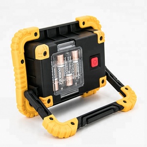 Projecteur COB Portable étanche, alimenté par piles - Product Image 2