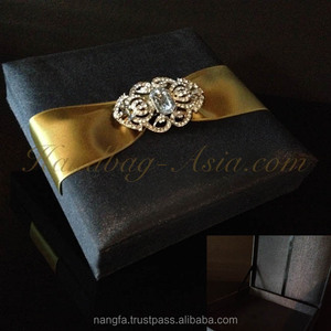 Boîte d'invitation de mariage de luxe haut de gamme noire ornée de la Thaïlande - Product Image 1