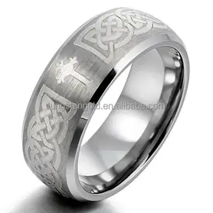 Erkek Tungsten bant yüzük Gümüş İrlandalı Celtic Knot Çapraz Erkek Tungsten Celtic Yüzük