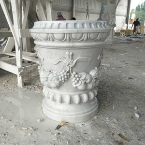 Vaso di Fiori in Marmo Decorativo da Giardino in Vendita - Product Image 6