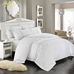 Haute qualité brodé hôtel linge <span class=keywords><strong>housse</strong></span> <span class=keywords><strong>de</strong></span> <span class=keywords><strong>couette</strong></span> avec <span class=keywords><strong>bon</strong></span> <span class=keywords><strong>prix</strong></span> - Product Image 1