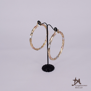 <span class=keywords><strong>Orecchini</strong></span> in oro <span class=keywords><strong>orecchini</strong></span> fatti <span class=keywords><strong>a</strong></span> mano in lega da donna <span class=keywords><strong>orecchini</strong></span> in oro 18 carati dipinti <span class=keywords><strong>a</strong></span> tre colori, <span class=keywords><strong>orecchini</strong></span> da donna in lega di rame all'ingrosso senza <span class=keywords><strong>pietra</strong></span> - Product Image 6