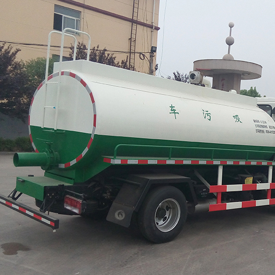 Грузовик для вакуумной очистки Foton Bran грузоподъемностью 8000 л/транспортное средство специального назначения