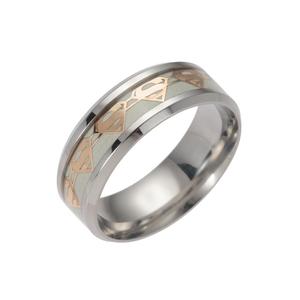 Vente en gros d'usine Nouveauté Bague de fête de mariage Luminescente en titane acier inoxydable Luminescente <span class=keywords><strong>Superman</strong></span> - Product Image 3