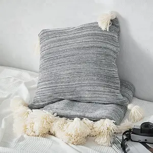 Vente chaude de nouveau design Housse de coussin de canapé en coton tricoté avec pompon