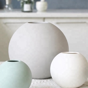 <span class=keywords><strong>Vase</strong></span> rond moderne abstrait en céramique mate, <span class=keywords><strong>vase</strong></span> décoratif simple en porcelaine pour table - Product Image 5