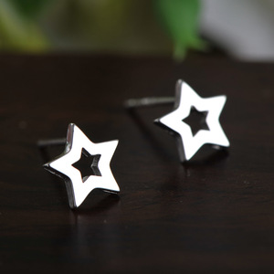 DES14 vendita calda minimalista 925 in argento Sterling cava piccola stella a forma di pentagramma orecchini gioielli - Product Image 3