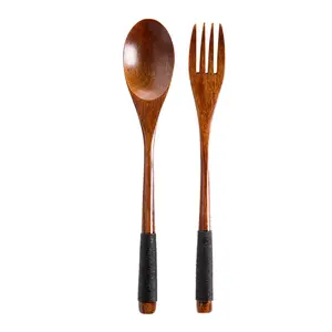 热卖木质餐厅餐具套装，包括叉子和勺子定制标志