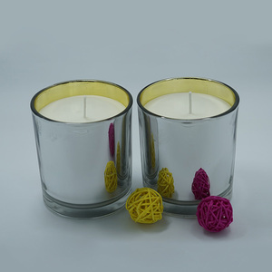 Bougie parfumée en cire de soja pure biologique, parfum d'intérieur raffiné, cadeau dans un bocal en verre de couleur argentée - Product Image 2