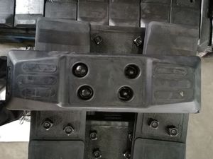 Baut Ke Jalur Rantai Jalur Karet Alas untuk Crawler Crane, Dozers, Excavator, Mesin Penggilingan, Pavers, trenchers - Product Image 6