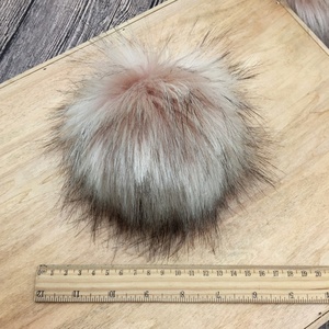 Trong Kho Màu Hồng Màu Xám Trắng Màu Sắc Hỗn Hợp Giả Poms Pom Lông Snap On Fluffy Vegan Lông Bóng Chất Lượng Cao Có Thể Tháo Rời Faux Fur Pompoms - Product Image 4